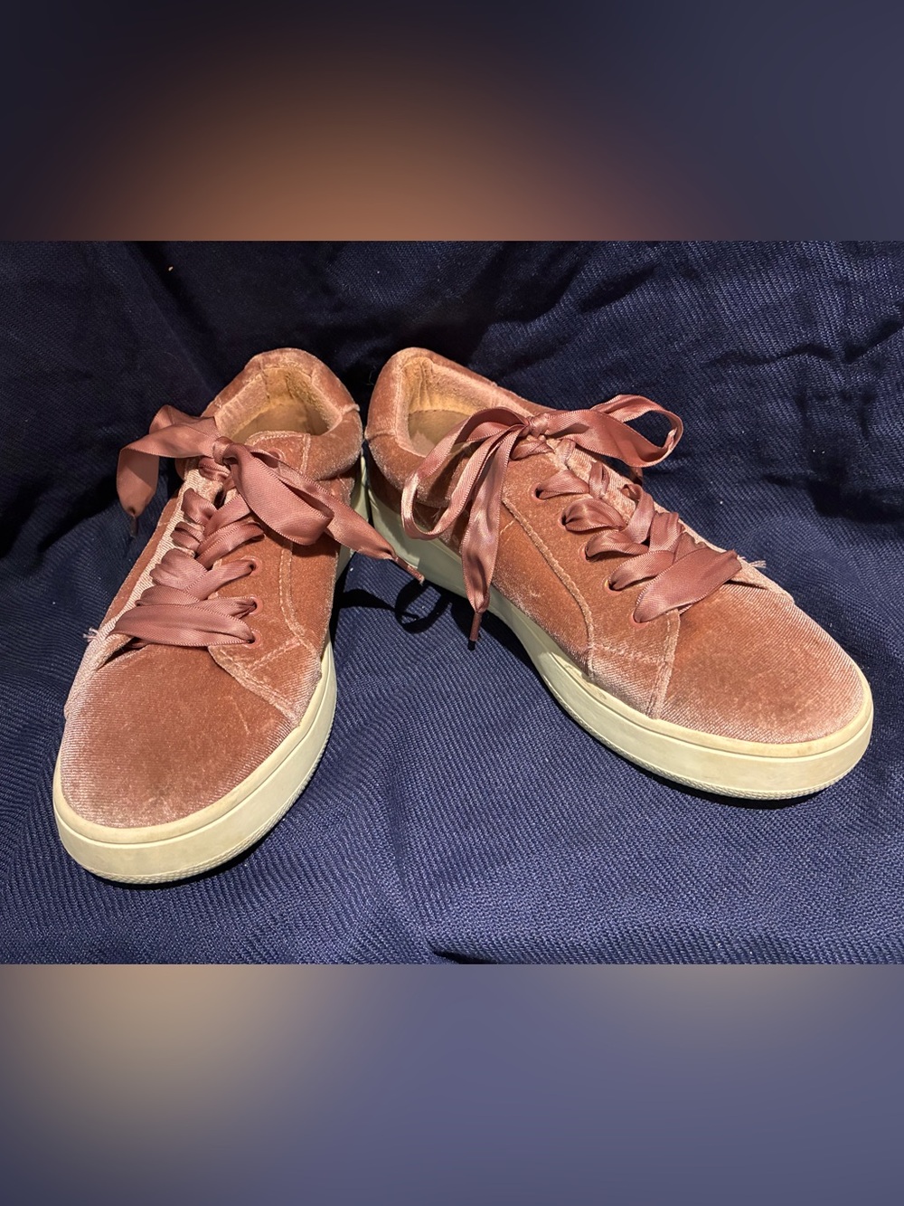 Steve Madden Women's Velvet Low-Top Sneakers in Rose Gold, sz 4